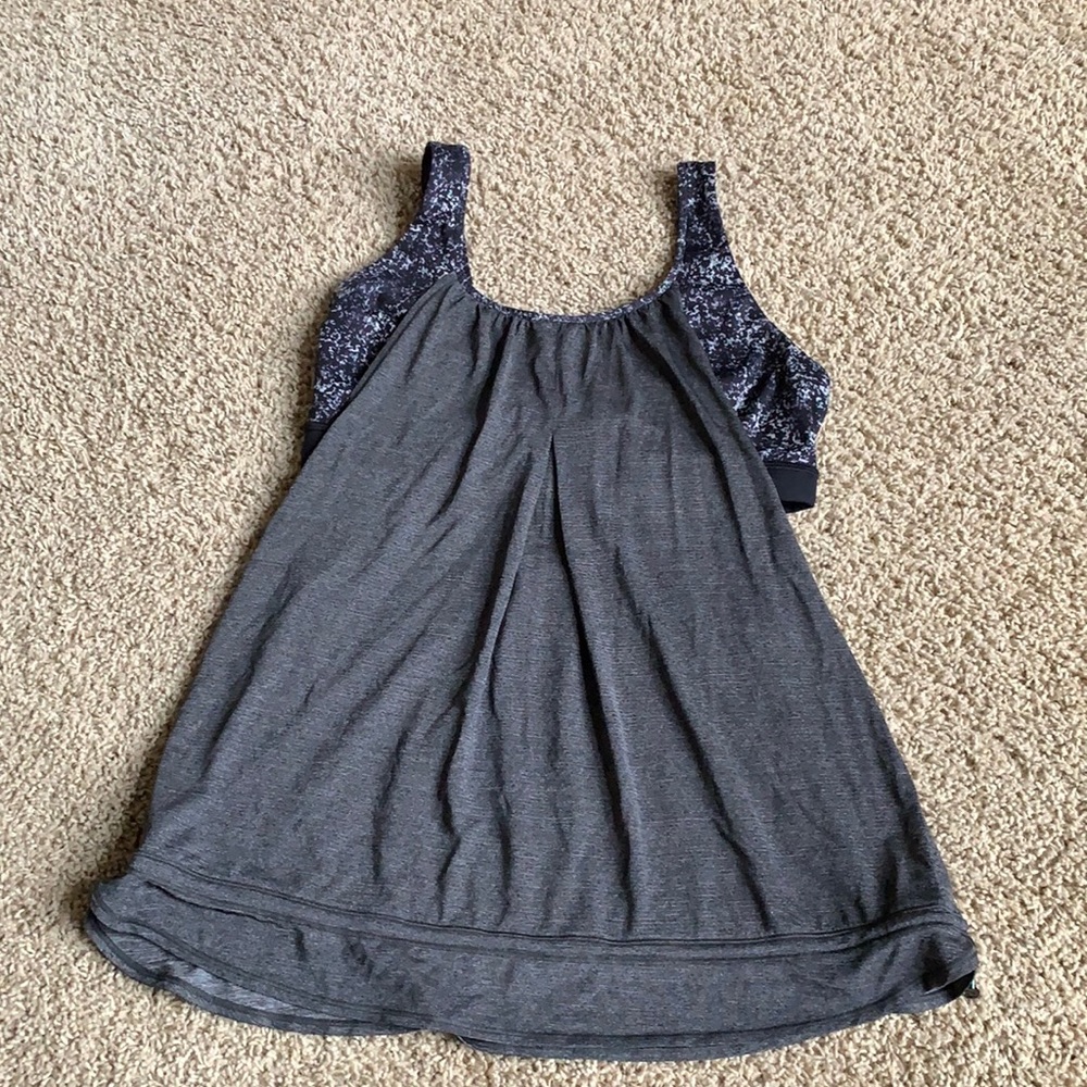 Lululemon size 12 workout top, built in shelf bra